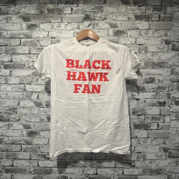 EUC Gildan "Black Hawk Fan" White T-Shirt Red Font Chicago Blackhawks Size Small - Picture 1 of 8